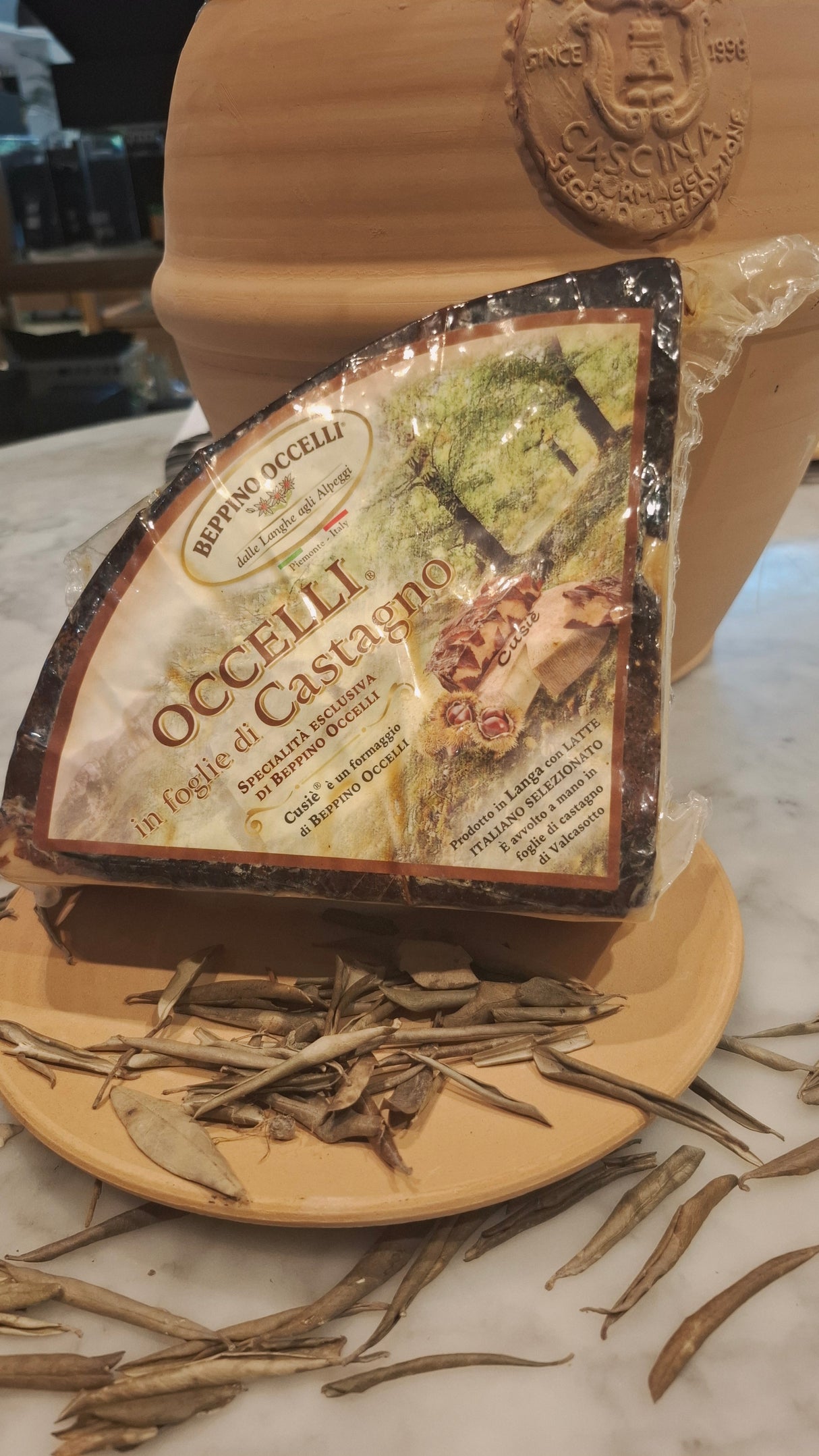 Occelli With Chestnut Leaf